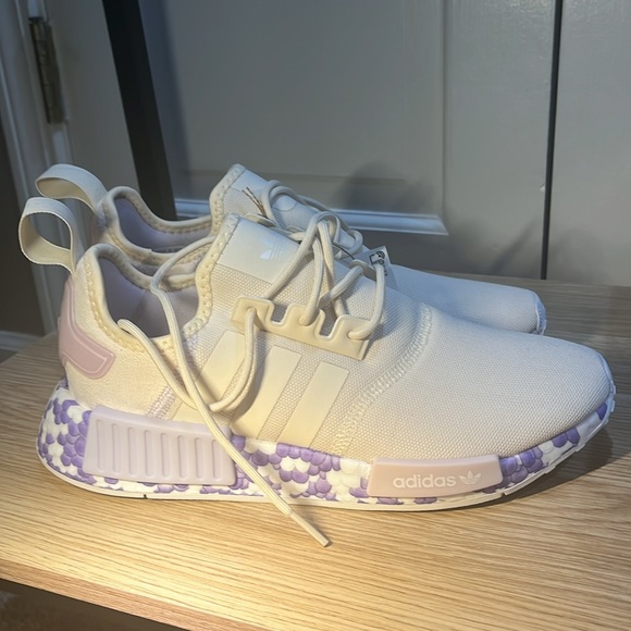NWT & Box!!! Women’s Adidas White, Lavender,  Purple Sneakers  Size 8.5 - Picture 2 of 10